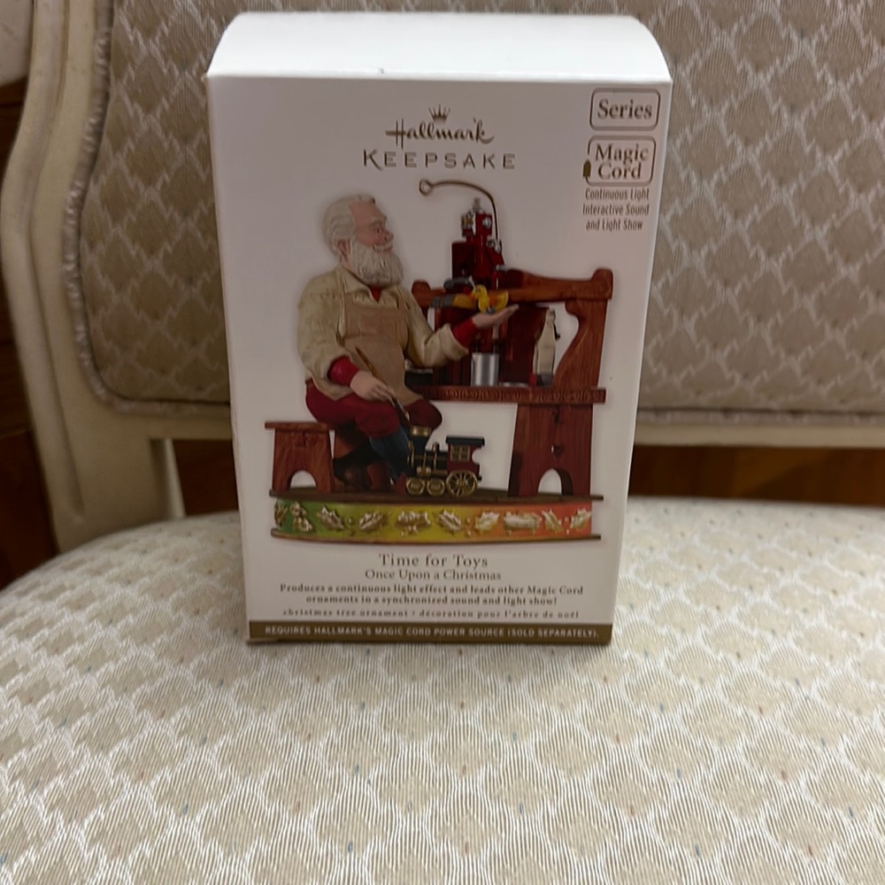 2012 hallmark keepsake ornament, once upon a Christmas-Magic Cord